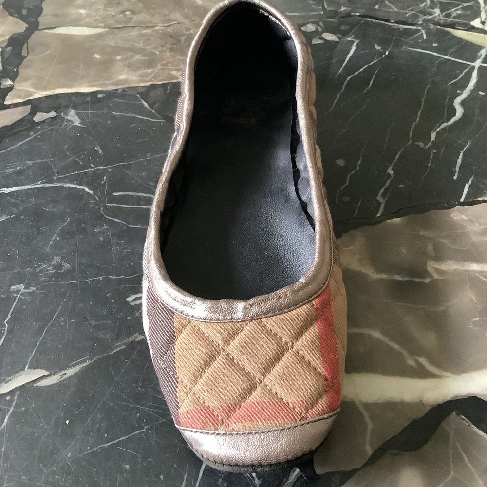 sale is for 1 shoe Burberry slipper size xl